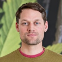 Farbporträt von Fabian Leuschner