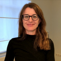 Farbporträt von Petra Risau